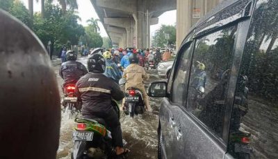 Jalan Yos Sudarso arah Kelapa Gading Jakut Macet Parah