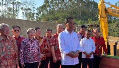 Belum Ngantor di IKN, Jokowi: Terkendala Hujan Deras