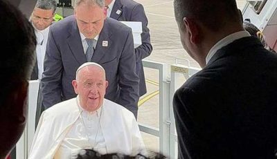 Selamat Jalan! Paus Fransiskus Terbang Tinggalkan RI Naik Pesawat Garuda