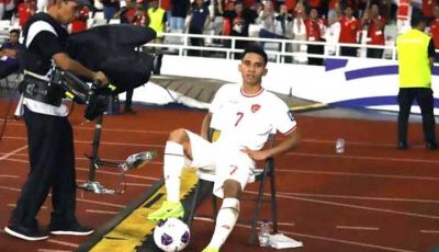 Marselino Ferdinan melakukan selebrasi duduk di kursi usai mencetak gol kedua ke gawang Arab Saudi, Selasa (19/11/2024). (Foto: Sindonews)