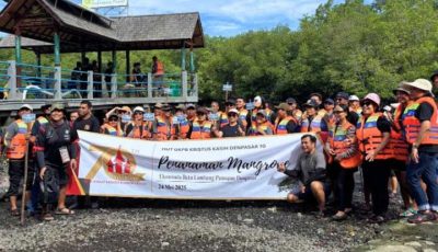 Peringati HUT ke-70, GKPB Kristus Kasih Tanam 510 Pohon Bakau di Pemogan