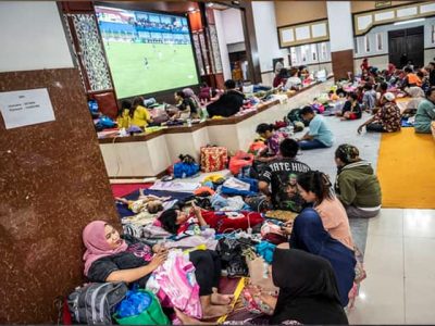 Relawan TCK memberikan dukungan psikososial kepada penyintas banjir Aceh Tamiang
