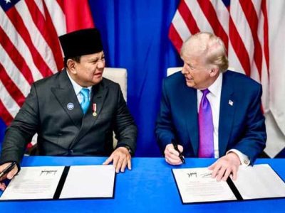 MENTERI Koordinator (Menko) Perekonomian Airlangga Hartarto mengungkapkan berdasarkan hasil kesepakatan dagang, Amerika Serikat dan Indonesia sepakat memberlakukan tarif 0% untuk sejumlah produk dari kedua negara. Produk Indonesia yang mendapatkan tarif 0% meliputi minyak sawit, kakao, rempah-rempah, karet, komponen elektronik termasuk semikonduktor, serta komponen pesawat terbang. Untuk tekstil dan produk tekstil (TPT), tarif 0% juga akan diberikan pada volume impor pakaian dan tekstil tertentu yang akan ditetapkan kemudian. Penentuan volume tersebut akan disesuaikan dengan jumlah ekspor tekstil yang diproduksi dari kapas Amerika dan input tekstil serat buatan asal Amerika Serikat.