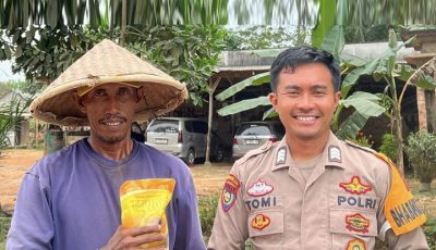 Ramadan Penuh Kepedulian, Polisi Mesuji Beri Sembako untuk Pahlawan Jalanan