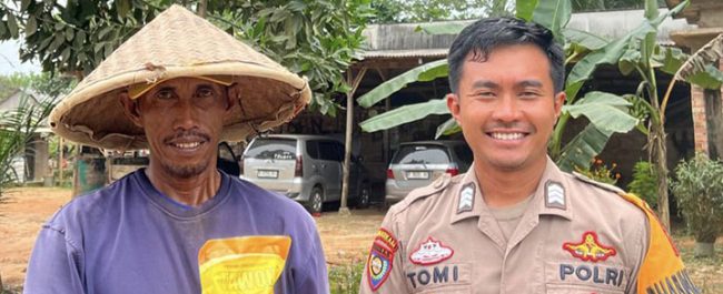 Ramadan Penuh Kepedulian, Polisi Mesuji Beri Sembako untuk Pahlawan Jalanan