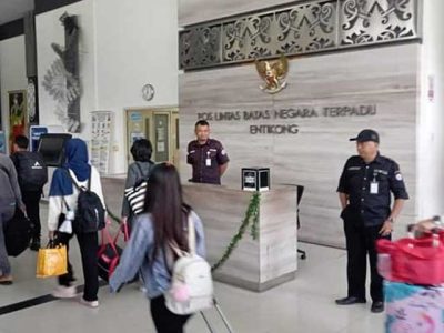 Ribuan Pelintas Padati Pos Lintas Batas Negara Entikong selama Libur Panjang Imlek 2026