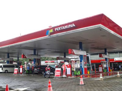 Logo PT Pertamina (Persero) di SPBU resmi Indonesia