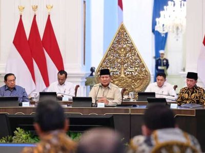 Prabowo_Subianto_rapat_dengan_tokoh_politik_di_Istana