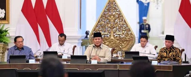 Prabowo_Subianto_rapat_dengan_tokoh_politik_di_Istana