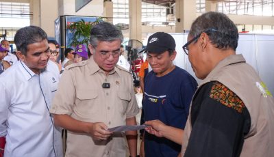 Menaker Yassierli Tinjau Posko Peduli K3 Mudik, Pastikan Awak Angkutan Sehat demi Mudik Aman