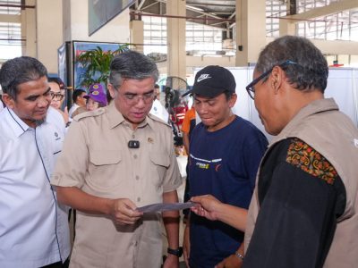 Menaker Yassierli Tinjau Posko Peduli K3 Mudik, Pastikan Awak Angkutan Sehat demi Mudik Aman