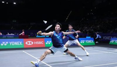Pasangan ganda putra Indonesia Raymond/Nikolaus menghadapi Fajar/Muhammad Shohibul Fikri