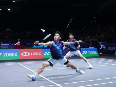 Pasangan ganda putra Indonesia Raymond/Nikolaus menghadapi Fajar/Muhammad Shohibul Fikri