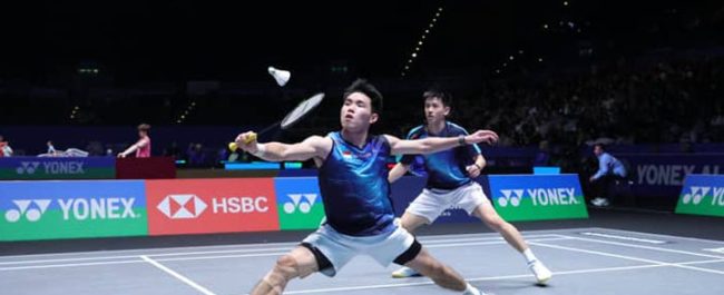 Pasangan ganda putra Indonesia Raymond/Nikolaus menghadapi Fajar/Muhammad Shohibul Fikri
