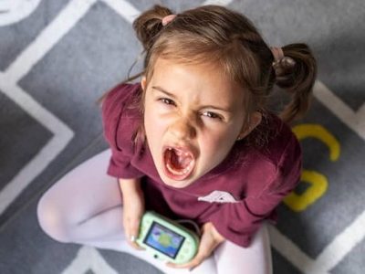 Anak_menangis_dan_tantrum_di_rumah