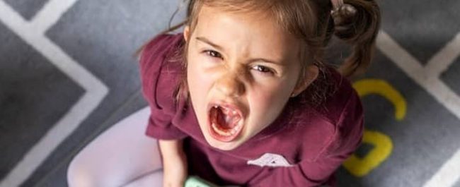 Anak_menangis_dan_tantrum_di_rumah