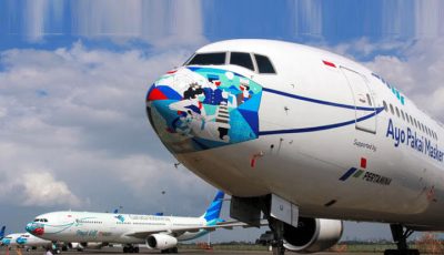 Pesawat_Garuda_Indonesia_di_bandara