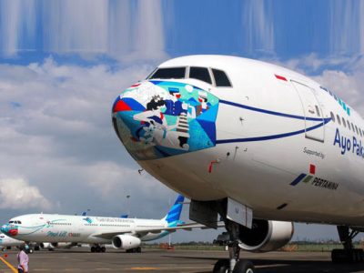 Pesawat_Garuda_Indonesia_di_bandara