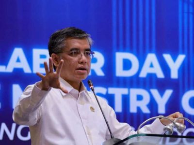 Menaker Yassierli membahas strategi menjaga pasar kerja Indonesia
