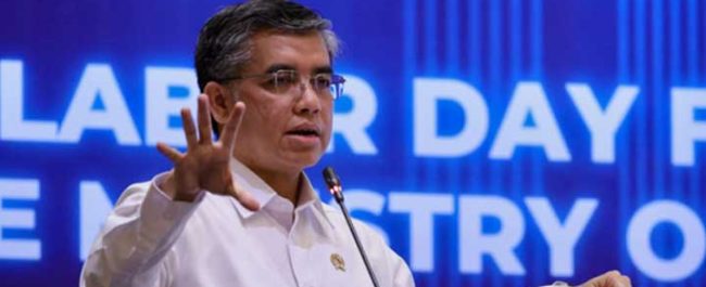 Menaker Yassierli membahas strategi menjaga pasar kerja Indonesia