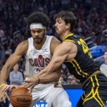 Pemain Cleveland Cavaliers merayakan kemenangan atas Detroit Pistons di gim 7 NBA Playoff