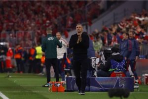 Ekspresi pelatih PSG Luis Enrique saat laga semifinal melawan Bayern Muenchen