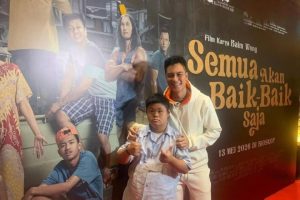 Baim Wong bersama Alim dalam konferensi pers film Semua Akan Baik-Baik Saja