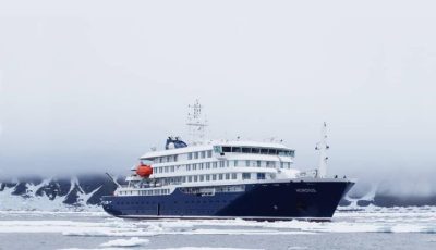Kapal pesiar MV Hondius yang membawa penumpang dalam pantauan wabah Hantavirus bersandar di Tenerife