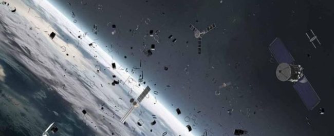 Ilustrasi fenomena aktivitas Matahari membersihkan puing sampah antariksa di orbit Bumi
