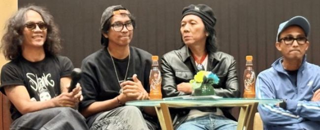 Grup band rock legendaris Slank saat menggelar konferensi pers jelang penampilan eksklusif di Java Jazz Festival 2026