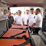Prosesi serah terima donasi tiga unit ambulans Toyota Kijang Innova dari manajemen TMMIN kepada Direktur RSUD Muda Sedia dan Bupati Aceh Tamiang