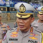 Suasana arus lalu lintas di salah satu gerbang tol Jakarta yang terhubung dengan kawasan pembatasan ganjil genap