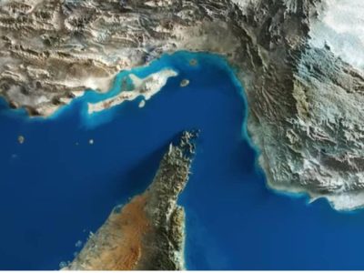 Ilustrasi simulasi pertempuran asimetris kapal serbu cepat Iran menghadapi armada kapal perang US Navy di Selat Hormuz