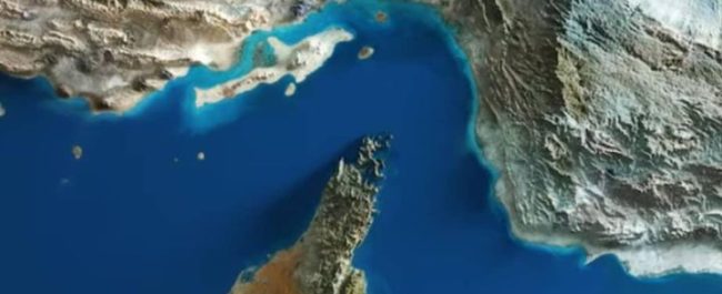 Ilustrasi simulasi pertempuran asimetris kapal serbu cepat Iran menghadapi armada kapal perang US Navy di Selat Hormuz