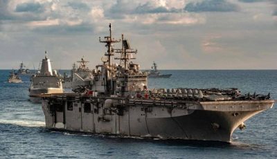 Kapal induk bertenaga nuklir terbesar milik Amerika Serikat USS Gerald R. Ford saat berlayar di samudra