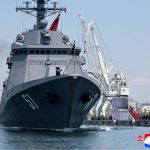 Pemimpin tertinggi Korea Utara Kim Jong Un saat meninjau kesiapan armada kapal perang Angkatan Laut Korut