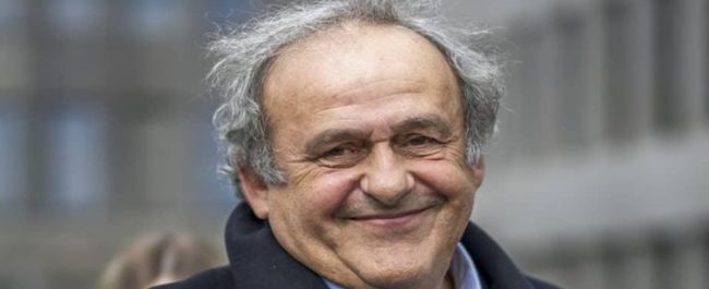 Mantan Presiden UEFA Michel Platini saat memberikan keterangan pers terkait gugatan hukumnya terhadap FIFA