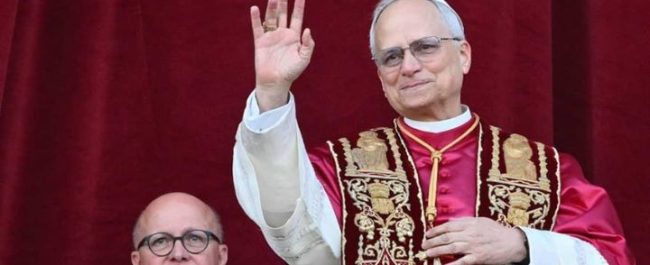 Pemimpin tertinggi Gereja Katolik Paus Leo XIV saat menggelar pertemuan privat bersama musisi global Bad Bunny di Madrid