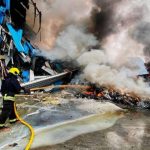 Kondisi bangunan apartemen di Kyiv yang hancur dan terbakar akibat hantaman rudal balistik Rusia