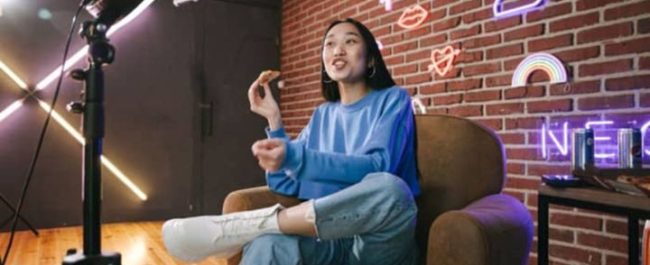 Ilustrasi petugas BPS sedang melakukan pendataan usaha masyarakat untuk persiapan Sensus Ekonomi 2026