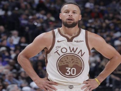 Bintang Golden State Warriors Stephen Curry yang resmi menjalin kerja sama kontrak 10 tahun dengan Li-Ning