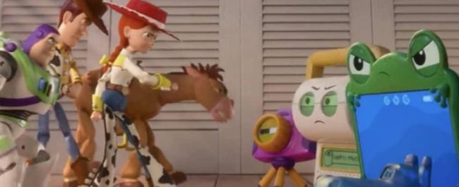 Karakter utama film animasi Pixar Toy Story 5 yang menghadapi ancaman disrupsi teknologi gadget