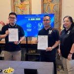 CEO Campus League Ryan Gozali dan AVP Student Development UPH Andry M Panjaitan saat penandatanganan MoU di kampus UPH Karawaci