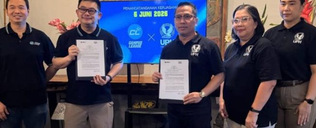 CEO Campus League Ryan Gozali dan AVP Student Development UPH Andry M Panjaitan saat penandatanganan MoU di kampus UPH Karawaci