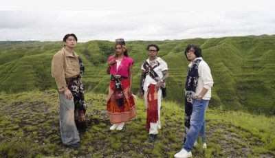 Grup musik Weird Genius bersama solois Novia Bachmid saat peluncuran single terbaru Your Side