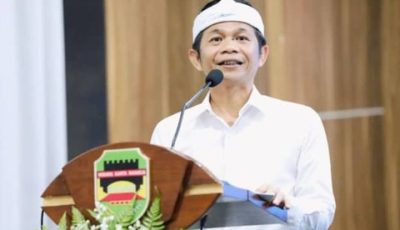 Bupati Purwakarta Saepul Bahri Binzein saat memberikan klarifikasi terkait karya lagu miliknya