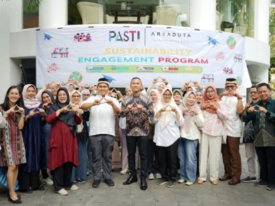 Foto bersama Cooking Class Banana Strudel CSR Sapta Rasa ARYADUTA Lippo Village