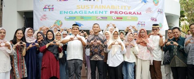 Foto bersama Cooking Class Banana Strudel CSR Sapta Rasa ARYADUTA Lippo Village