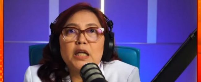 dr. Rondang Rosmawati Nababan Sp.KJ saat memberikan pemaparan mengenai edukasi penanganan self harm pada remaja dalam siaran Radio Heartline