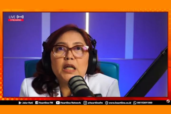 dr. Rondang Rosmawati Nababan Sp.KJ saat memberikan pemaparan mengenai edukasi penanganan self harm pada remaja dalam siaran Radio Heartline